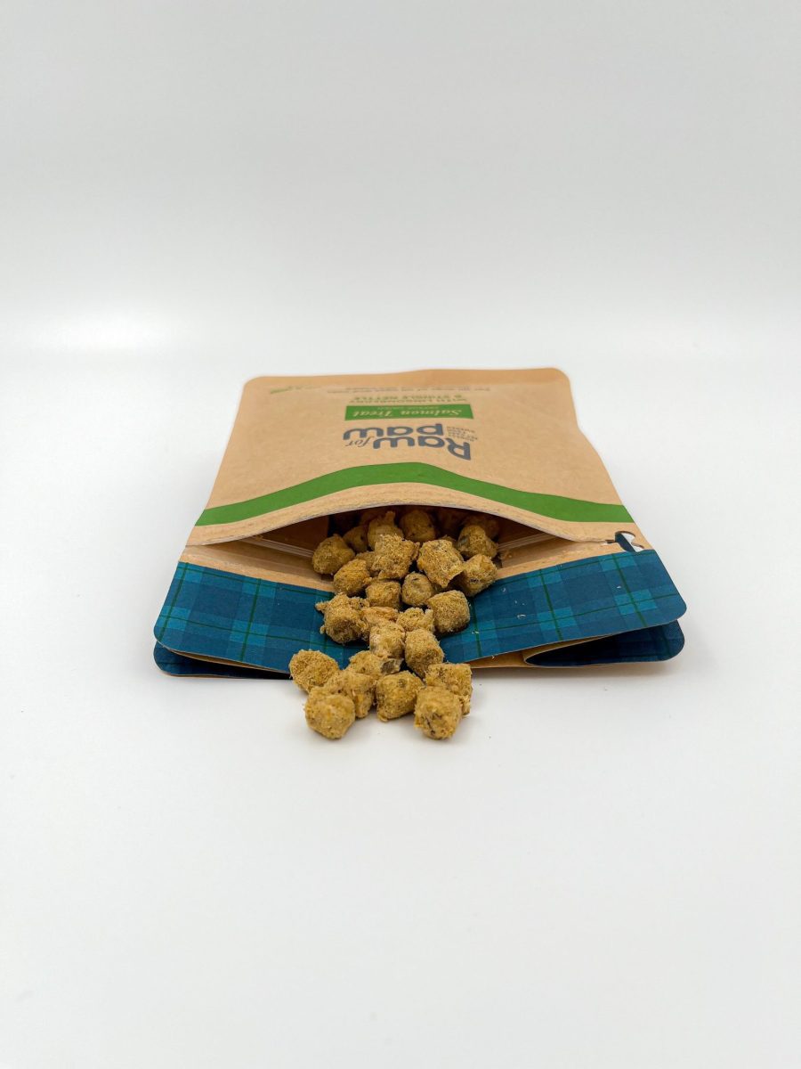 Сублімовані смаколики к з лосося, брусниці та кропиви Freeze-Dried Raw for Paw 50 г